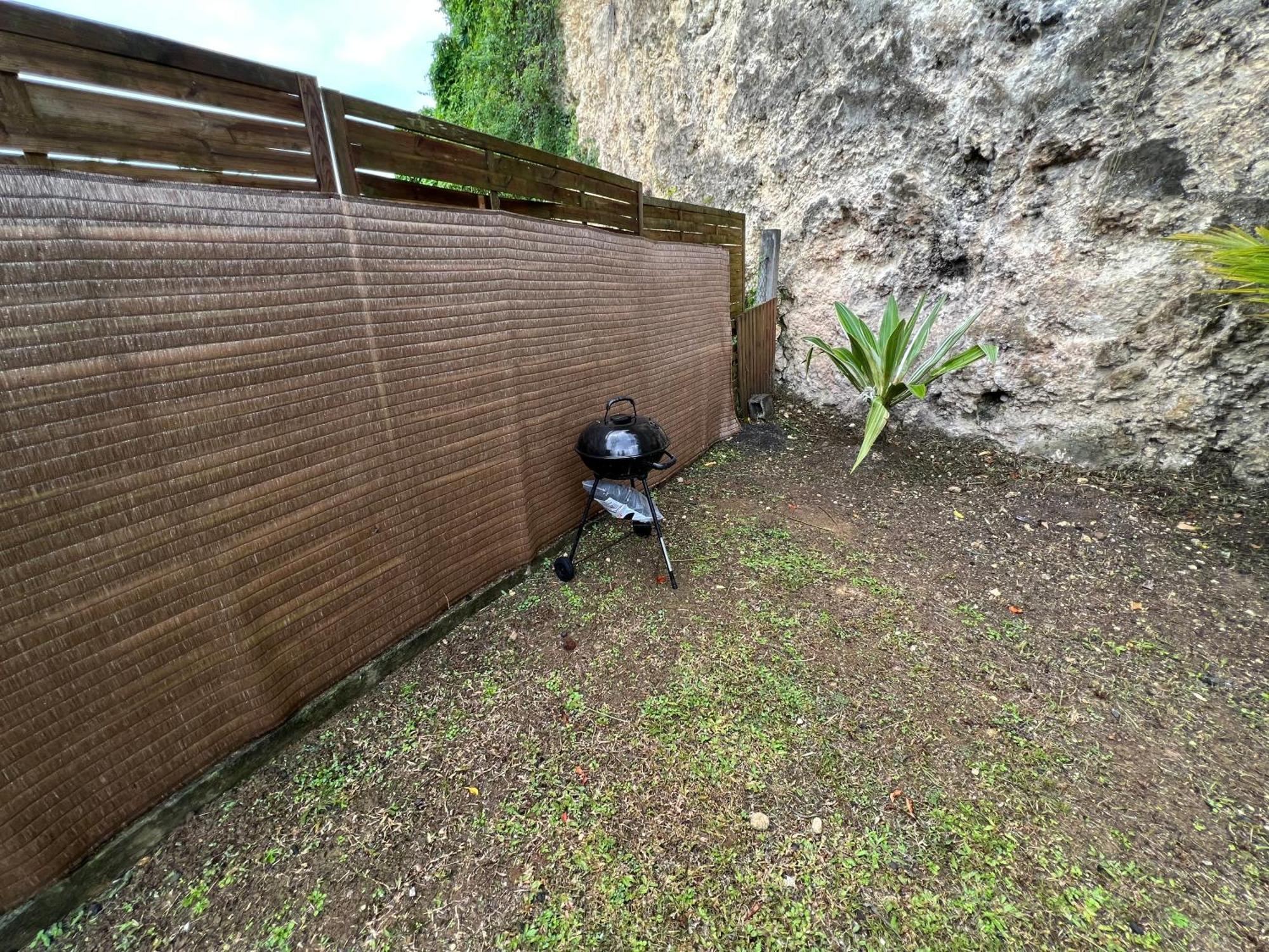 Villa Au Calme Avec Jacuzzi, Villa Le Boursoie Les Abymes Exterior foto