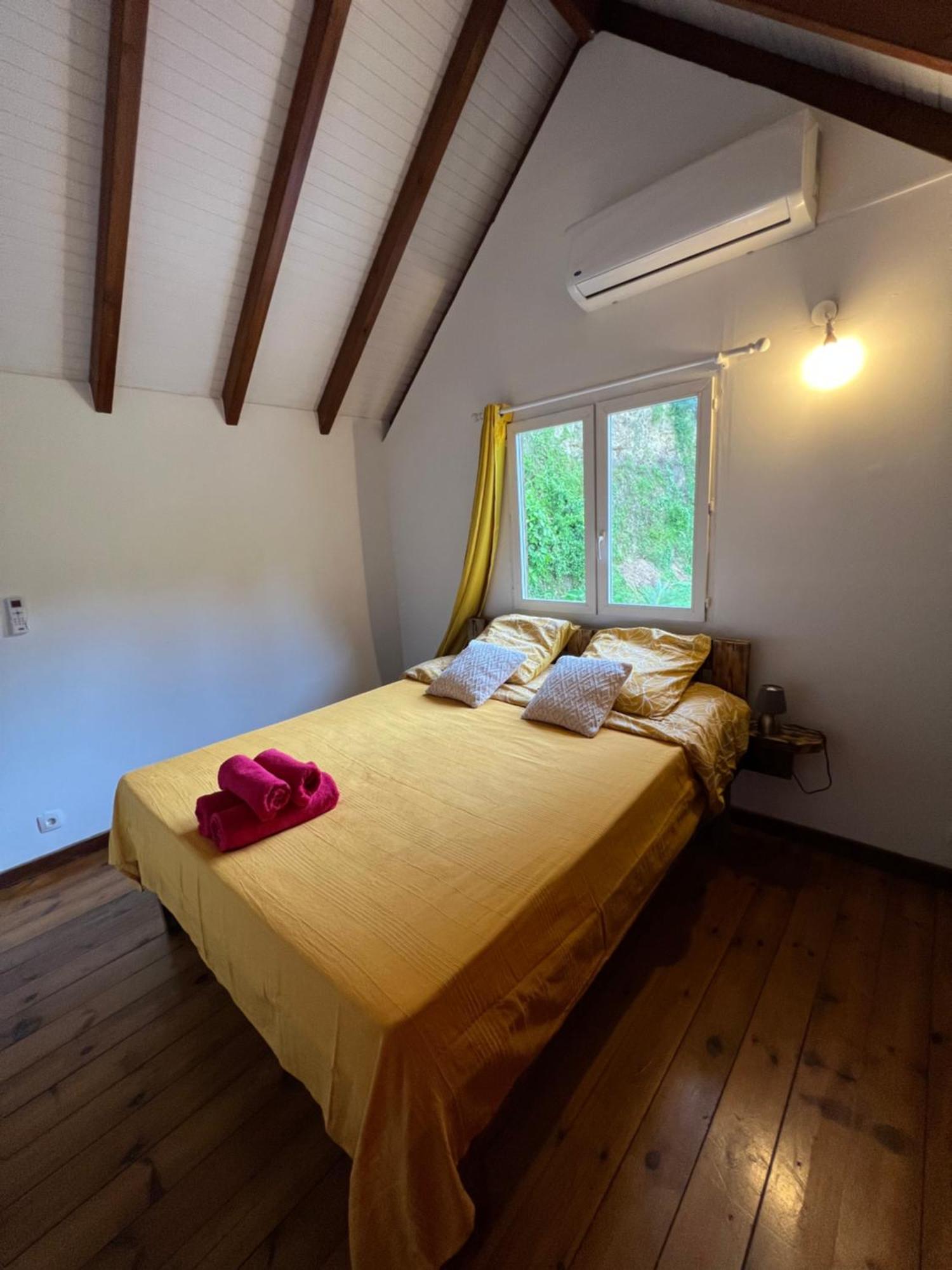 Villa Au Calme Avec Jacuzzi, Villa Le Boursoie Les Abymes Exterior foto